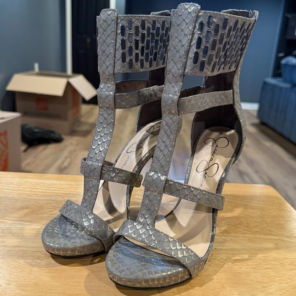 Jessica Simpson Silver High-Top Sandals – Size 6